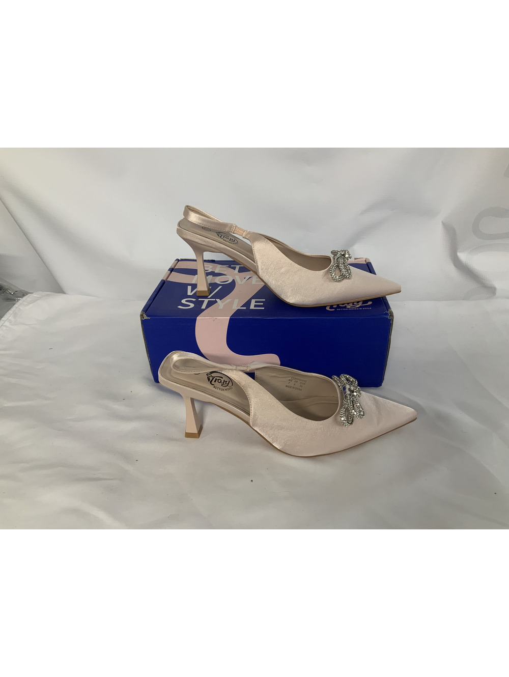 PINK POINTED-TOE SLINGBACK HEELS WITH CRYSTAL KNOT ACCENT SIZE 7